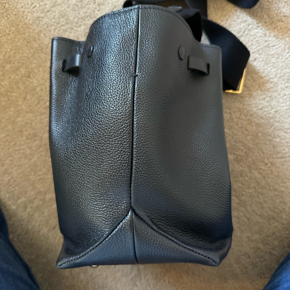 DeMellier  New York Leather Bucket Bag in Black Leather, Gold Hardware - Picture 7 of 16